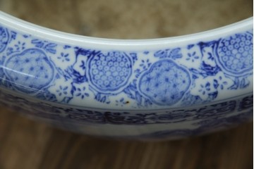 和製ヴィンテージ　山水の図　藍色の濃淡で表現された図が魅力的な瀬戸火鉢　(R-084731)