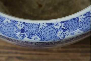 和製ヴィンテージ　山水の図　藍色の濃淡で表現された図が魅力的な瀬戸火鉢　(R-084731)