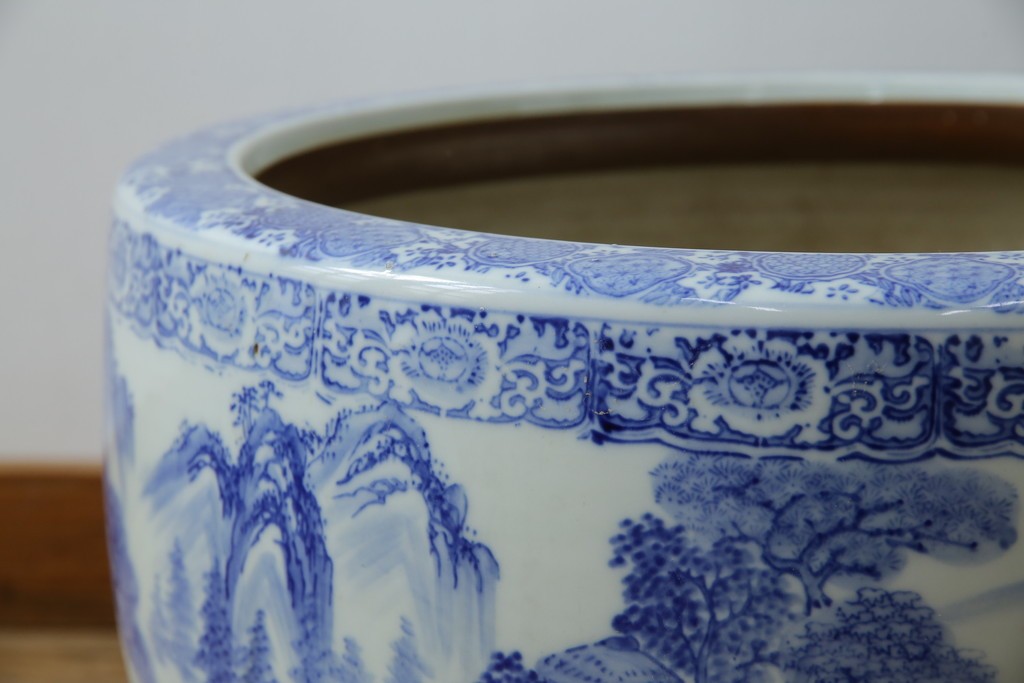 和製ヴィンテージ　山水の図　藍色の濃淡で表現された図が魅力的な瀬戸火鉢　(R-084731)