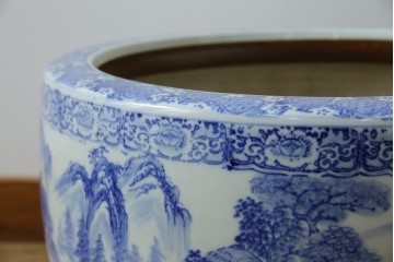 和製ヴィンテージ　山水の図　藍色の濃淡で表現された図が魅力的な瀬戸火鉢　(R-084731)