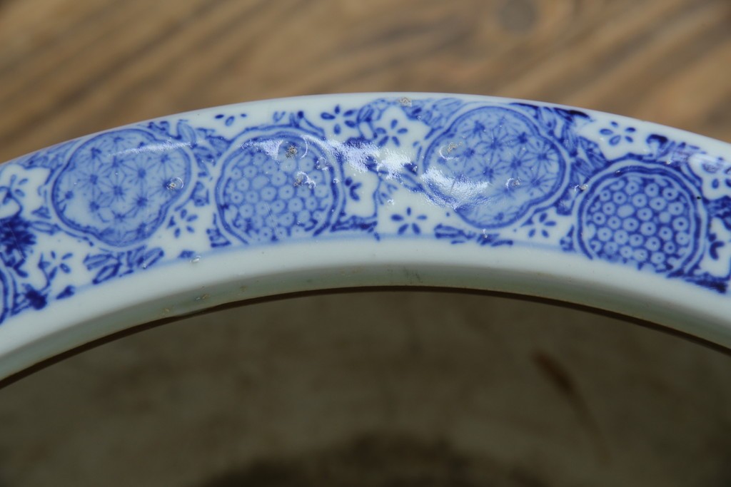 和製ヴィンテージ　山水の図　藍色の濃淡で表現された図が魅力的な瀬戸火鉢　(R-084731)