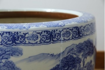 和製ヴィンテージ　山水の図　藍色の濃淡で表現された図が魅力的な瀬戸火鉢　(R-084731)