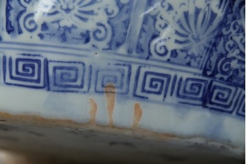 和製ヴィンテージ　山水の図　藍色の濃淡で表現された図が魅力的な瀬戸火鉢　(R-084731)