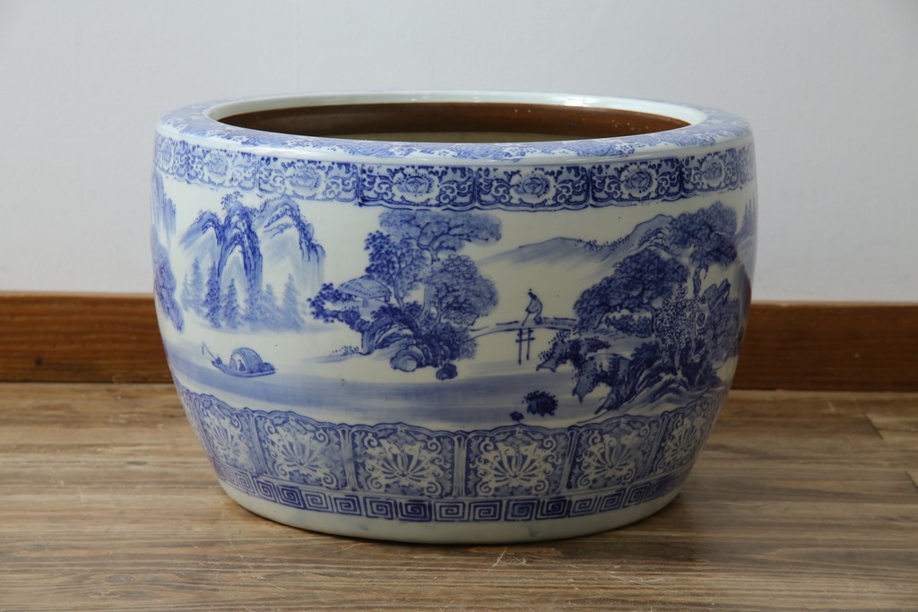 和製ヴィンテージ　山水の図　藍色の濃淡で表現された図が魅力的な瀬戸火鉢　(R-084731)