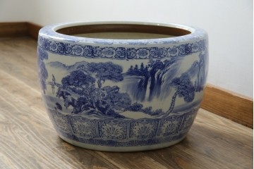 和製ヴィンテージ　山水の図　藍色の濃淡で表現された図が魅力的な瀬戸火鉢　(R-084731)