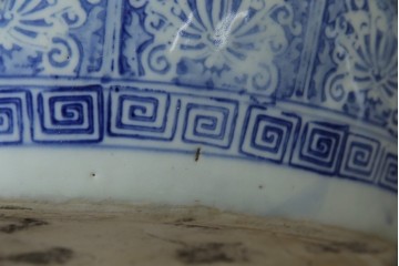 和製ヴィンテージ　山水の図　藍色の濃淡で表現された図が魅力的な瀬戸火鉢　(R-084731)