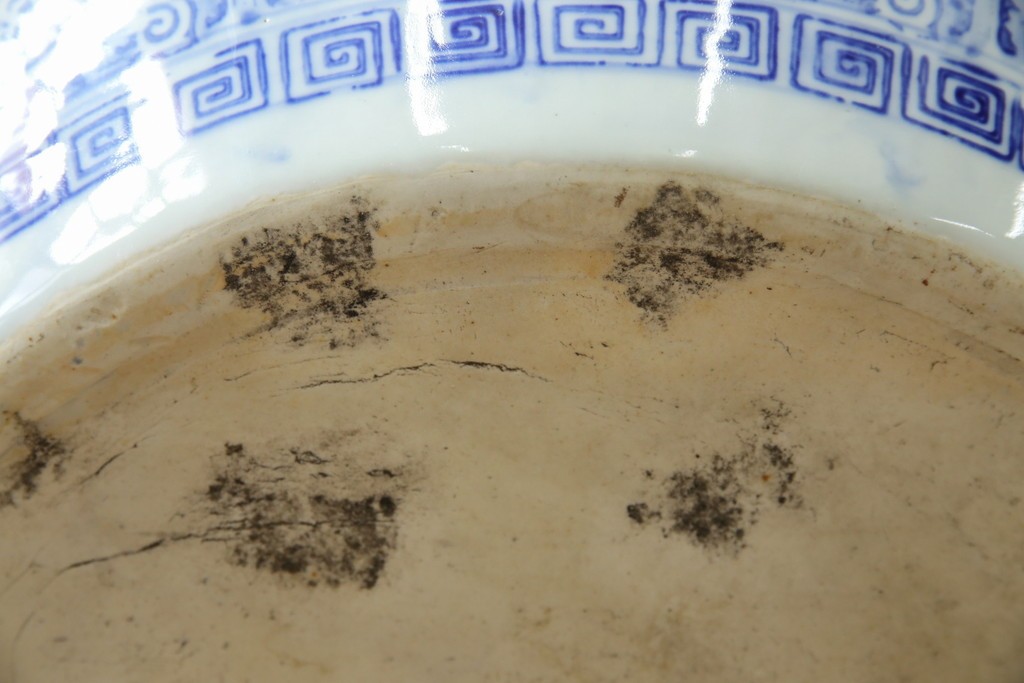 和製ヴィンテージ　山水の図　藍色の濃淡で表現された図が魅力的な瀬戸火鉢　(R-084731)