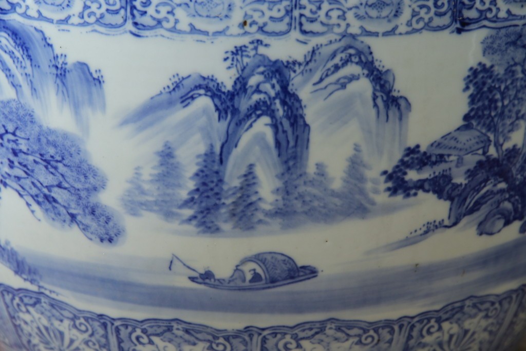 和製ヴィンテージ　山水の図　藍色の濃淡で表現された図が魅力的な瀬戸火鉢　(R-084731)