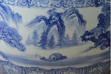和製ヴィンテージ　山水の図　藍色の濃淡で表現された図が魅力的な瀬戸火鉢　(R-084731)