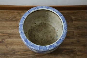 和製ヴィンテージ　山水の図　藍色の濃淡で表現された図が魅力的な瀬戸火鉢　(R-084731)