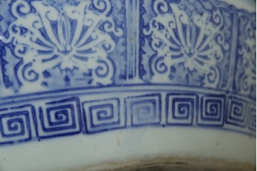 和製ヴィンテージ　山水の図　藍色の濃淡で表現された図が魅力的な瀬戸火鉢　(R-084731)