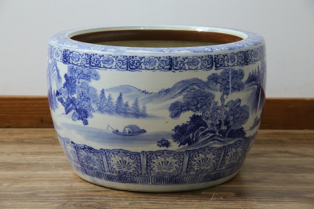 和製ヴィンテージ　山水の図　藍色の濃淡で表現された図が魅力的な瀬戸火鉢　(R-084731)