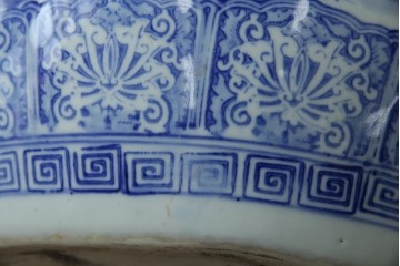 和製ヴィンテージ　山水の図　藍色の濃淡で表現された図が魅力的な瀬戸火鉢　(R-084731)