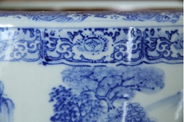 和製ヴィンテージ　山水の図　藍色の濃淡で表現された図が魅力的な瀬戸火鉢　(R-084731)