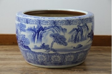 和製ヴィンテージ　山水の図　藍色の濃淡で表現された図が魅力的な瀬戸火鉢　(R-084731)