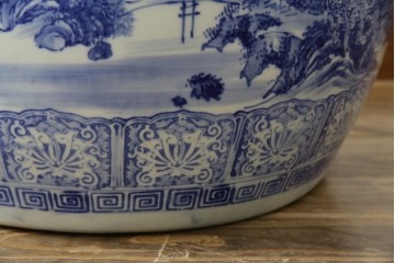 和製ヴィンテージ　山水の図　藍色の濃淡で表現された図が魅力的な瀬戸火鉢　(R-084731)