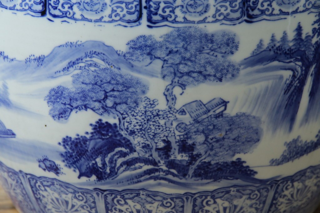 和製ヴィンテージ　山水の図　藍色の濃淡で表現された図が魅力的な瀬戸火鉢　(R-084731)