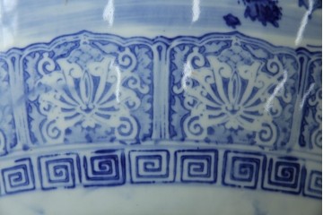 和製ヴィンテージ　山水の図　藍色の濃淡で表現された図が魅力的な瀬戸火鉢　(R-084731)