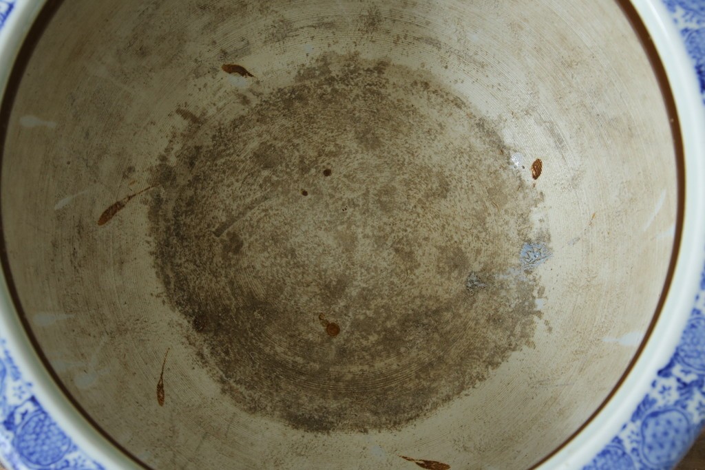 和製ヴィンテージ　山水の図　藍色の濃淡で表現された図が魅力的な瀬戸火鉢　(R-084731)