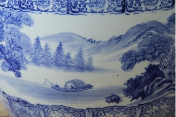 和製ヴィンテージ　山水の図　藍色の濃淡で表現された図が魅力的な瀬戸火鉢　(R-084731)