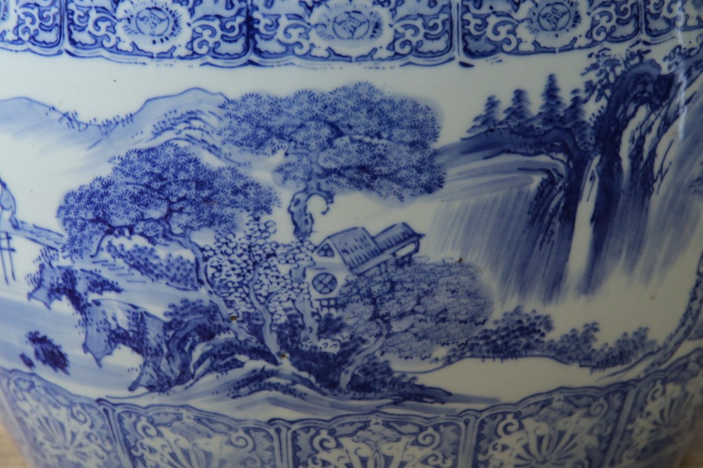 和製ヴィンテージ　山水の図　藍色の濃淡で表現された図が魅力的な瀬戸火鉢　(R-084731)