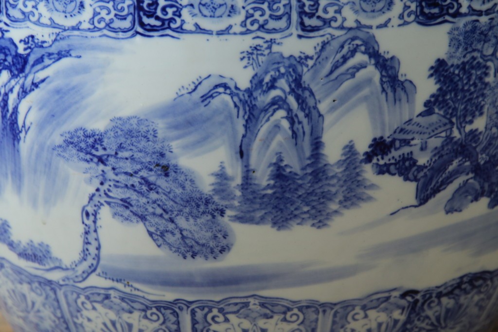 和製ヴィンテージ　山水の図　藍色の濃淡で表現された図が魅力的な瀬戸火鉢　(R-084731)