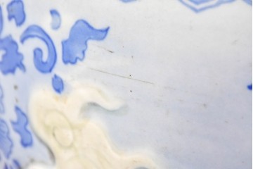 和製アンティーク　大型!!　獅子・牡丹・花唐草　躍動感のある図柄が目を惹く陽刻瀬戸火鉢　(R-084732)