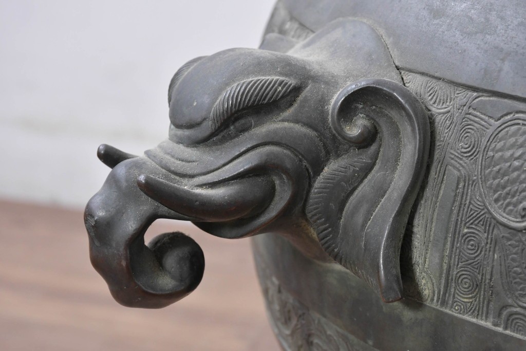 時代物　古銅　銅器　龍蛇口や獅子蓋をあしらった重厚な装飾が映える水注　(R-084734)