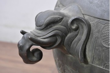 時代物　古銅　銅器　龍蛇口や獅子蓋をあしらった重厚な装飾が映える水注　(R-084734)