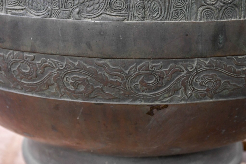 時代物　古銅　銅器　龍蛇口や獅子蓋をあしらった重厚な装飾が映える水注　(R-084734)