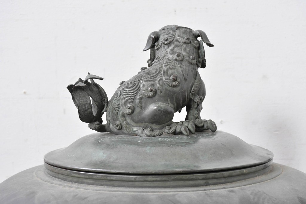 時代物　古銅　銅器　龍蛇口や獅子蓋をあしらった重厚な装飾が映える水注　(R-084734)