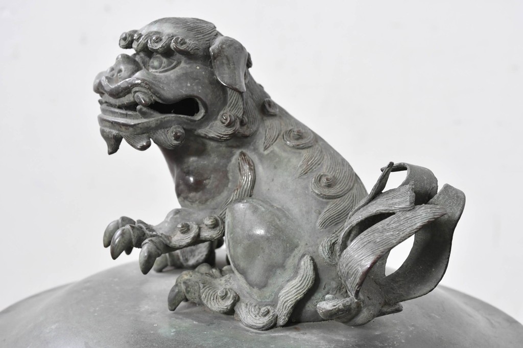 時代物　古銅　銅器　龍蛇口や獅子蓋をあしらった重厚な装飾が映える水注　(R-084734)