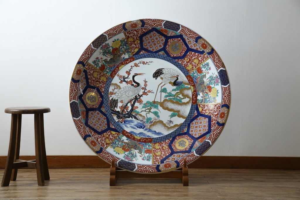 有田焼　神右衛門　3尺　約99cm　色彩豊かな染錦鶴絵が華やぐ皿立て付きの大皿　定価約100〜150万円　(R-084735)