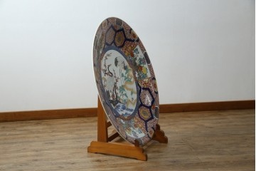 有田焼　神右衛門　3尺　約99cm　色彩豊かな染錦鶴絵が華やぐ皿立て付きの大皿　定価約100〜150万円　(R-084735)