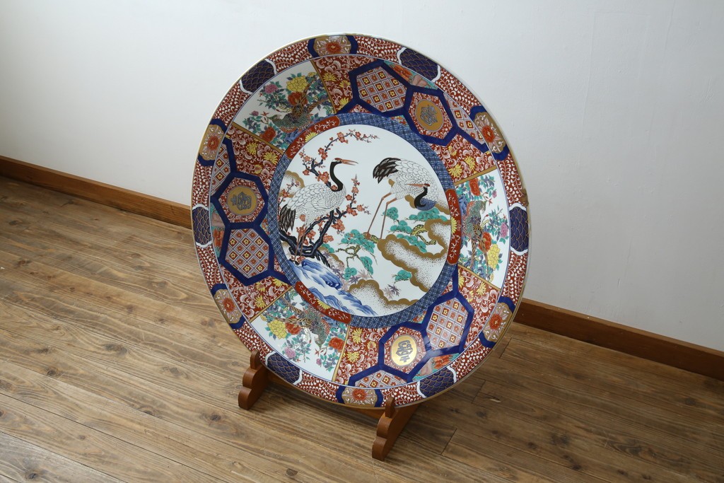 有田焼　神右衛門　3尺　約99cm　色彩豊かな染錦鶴絵が華やぐ皿立て付きの大皿　定価約100〜150万円　(R-084735)