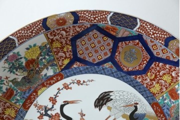 有田焼　神右衛門　3尺　約99cm　色彩豊かな染錦鶴絵が華やぐ皿立て付きの大皿　定価約100〜150万円　(R-084735)