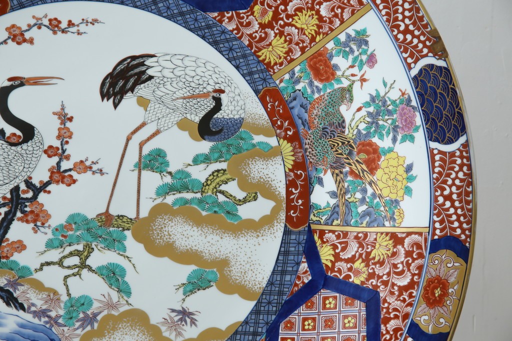 有田焼　神右衛門　3尺　約99cm　色彩豊かな染錦鶴絵が華やぐ皿立て付きの大皿　定価約100〜150万円　(R-084735)