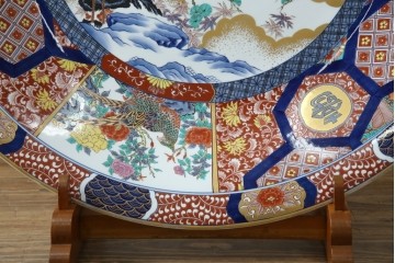 有田焼　神右衛門　3尺　約99cm　色彩豊かな染錦鶴絵が華やぐ皿立て付きの大皿　定価約100〜150万円　(R-084735)