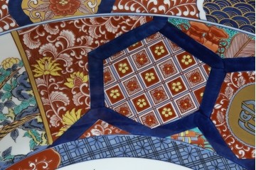 有田焼　神右衛門　3尺　約99cm　色彩豊かな染錦鶴絵が華やぐ皿立て付きの大皿　定価約100〜150万円　(R-084735)