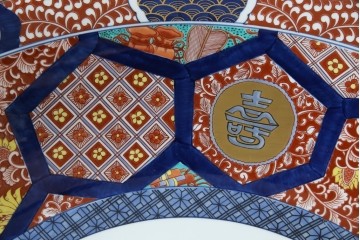 有田焼　神右衛門　3尺　約99cm　色彩豊かな染錦鶴絵が華やぐ皿立て付きの大皿　定価約100〜150万円　(R-084735)