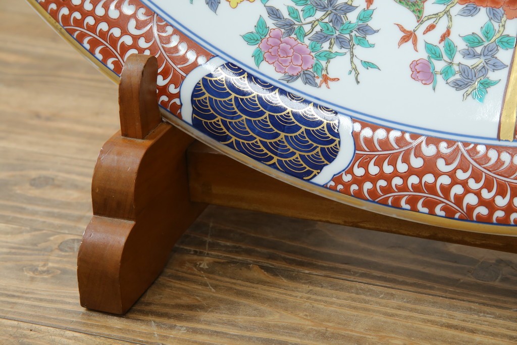 有田焼　神右衛門　3尺　約99cm　色彩豊かな染錦鶴絵が華やぐ皿立て付きの大皿　定価約100〜150万円　(R-084735)