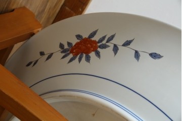 有田焼　神右衛門　3尺　約99cm　色彩豊かな染錦鶴絵が華やぐ皿立て付きの大皿　定価約100〜150万円　(R-084735)