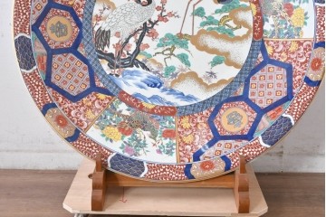 有田焼　神右衛門　3尺　約99cm　色彩豊かな染錦鶴絵が華やぐ皿立て付きの大皿　定価約100～150万円相当　(R-084735)