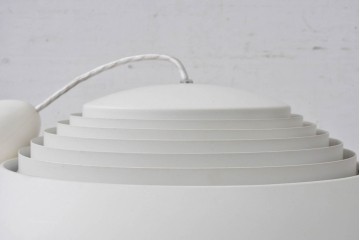 中古　デンマーク　Louis Poulsen(ルイスポールセン)　Arne Jacobsen(アルネ・ヤコブセン)デザイン　AJ Royal　モダンデザインの段状ルーバーが美しいペンダントライト　(R-084736)