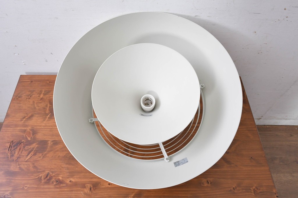 中古　デンマーク　Louis Poulsen(ルイスポールセン)　Arne Jacobsen(アルネ・ヤコブセン)デザイン　AJ Royal　モダンデザインの段状ルーバーが美しいペンダントライト　(R-084736)