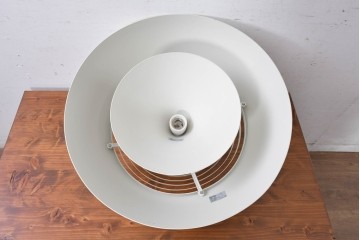 中古　デンマーク　Louis Poulsen(ルイスポールセン)　Arne Jacobsen(アルネ・ヤコブセン)デザイン　AJ Royal　モダンデザインの段状ルーバーが美しいペンダントライト　(R-084736)