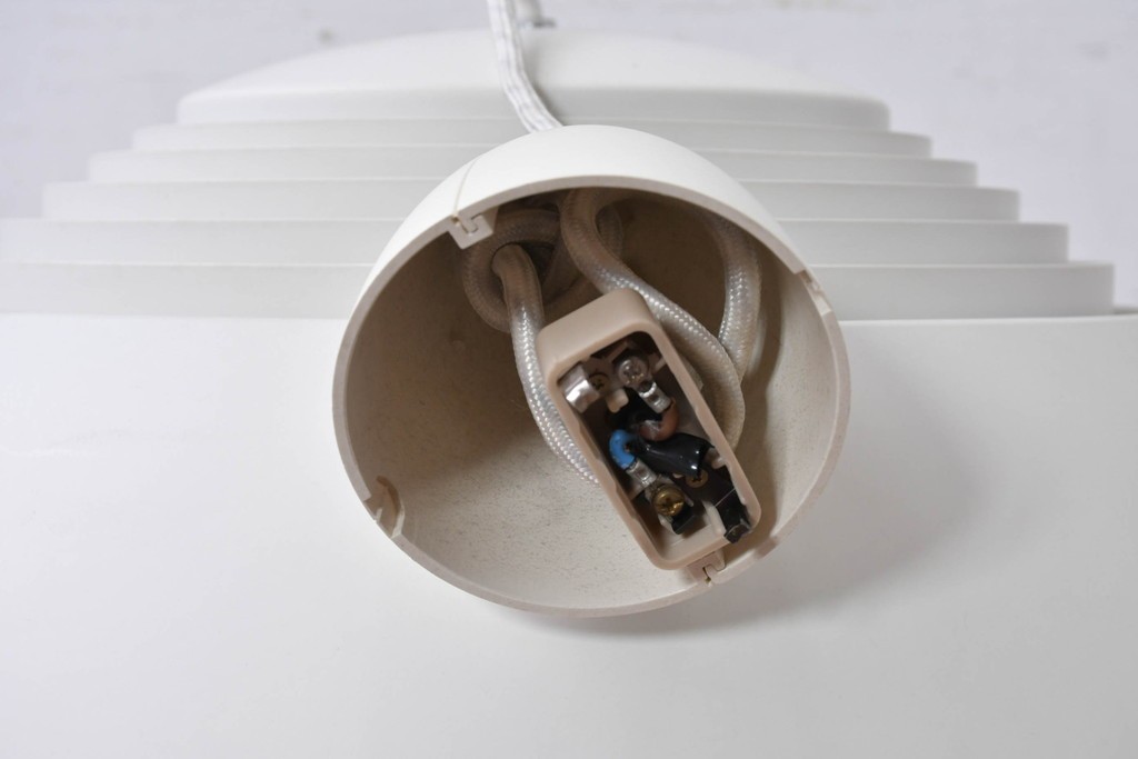 中古　デンマーク　Louis Poulsen(ルイスポールセン)　Arne Jacobsen(アルネ・ヤコブセン)デザイン　AJ Royal　モダンデザインの段状ルーバーが美しいペンダントライト　(R-084736)