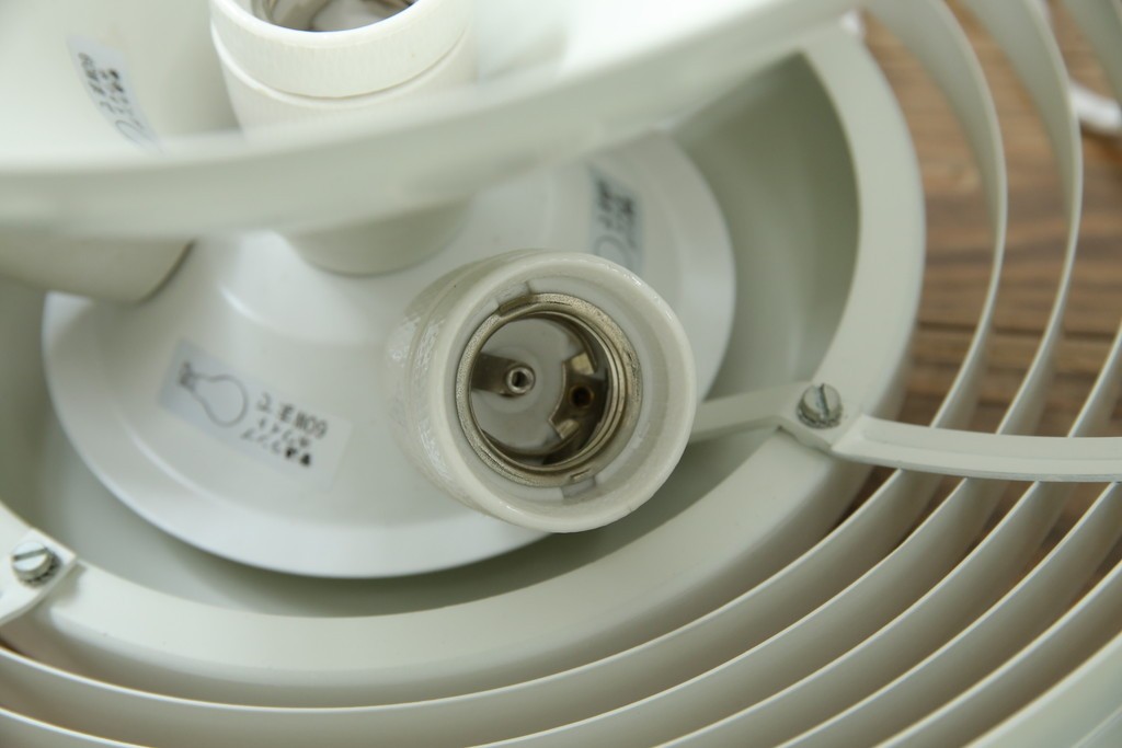 中古　デンマーク　Louis Poulsen(ルイスポールセン)　Arne Jacobsen(アルネ・ヤコブセン)デザイン　AJ Royal　モダンデザインの段状ルーバーが美しいペンダントライト　(R-084736)