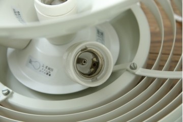 中古　デンマーク　Louis Poulsen(ルイスポールセン)　Arne Jacobsen(アルネ・ヤコブセン)デザイン　AJ Royal　モダンデザインの段状ルーバーが美しいペンダントライト　(R-084736)