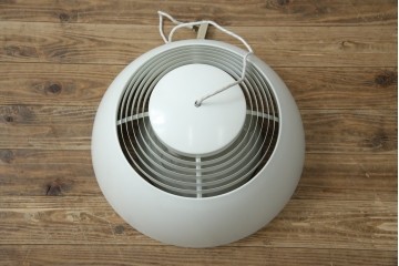 中古　デンマーク　Louis Poulsen(ルイスポールセン)　Arne Jacobsen(アルネ・ヤコブセン)デザイン　AJ Royal　モダンデザインの段状ルーバーが美しいペンダントライト　(R-084736)